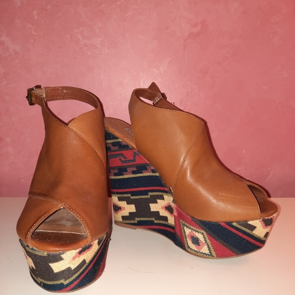 Steve Madden tan peep toe wedge - Picture 4 of 10